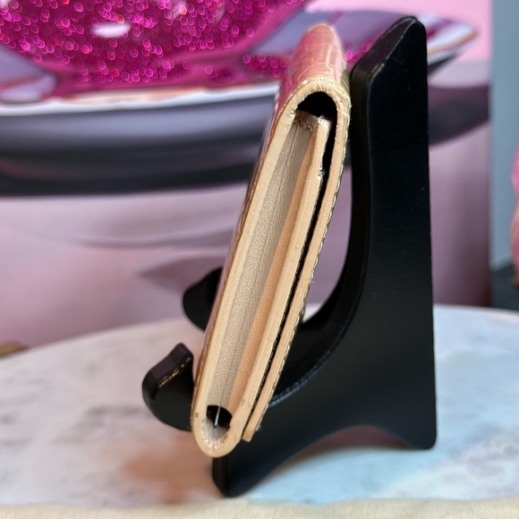 Louis Vuitton Cream Envelope Carte de Visite Monogram Vernis Wallet - Picture 10 of 15